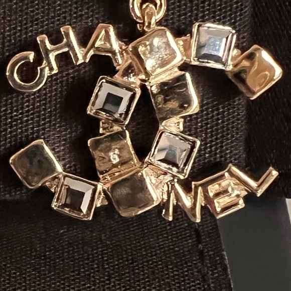 CHANEL GOLD DROPPING NEW EARRINGS NEWEST 2023-2024 CRUISE COLLECTION - Picture 9 of 16